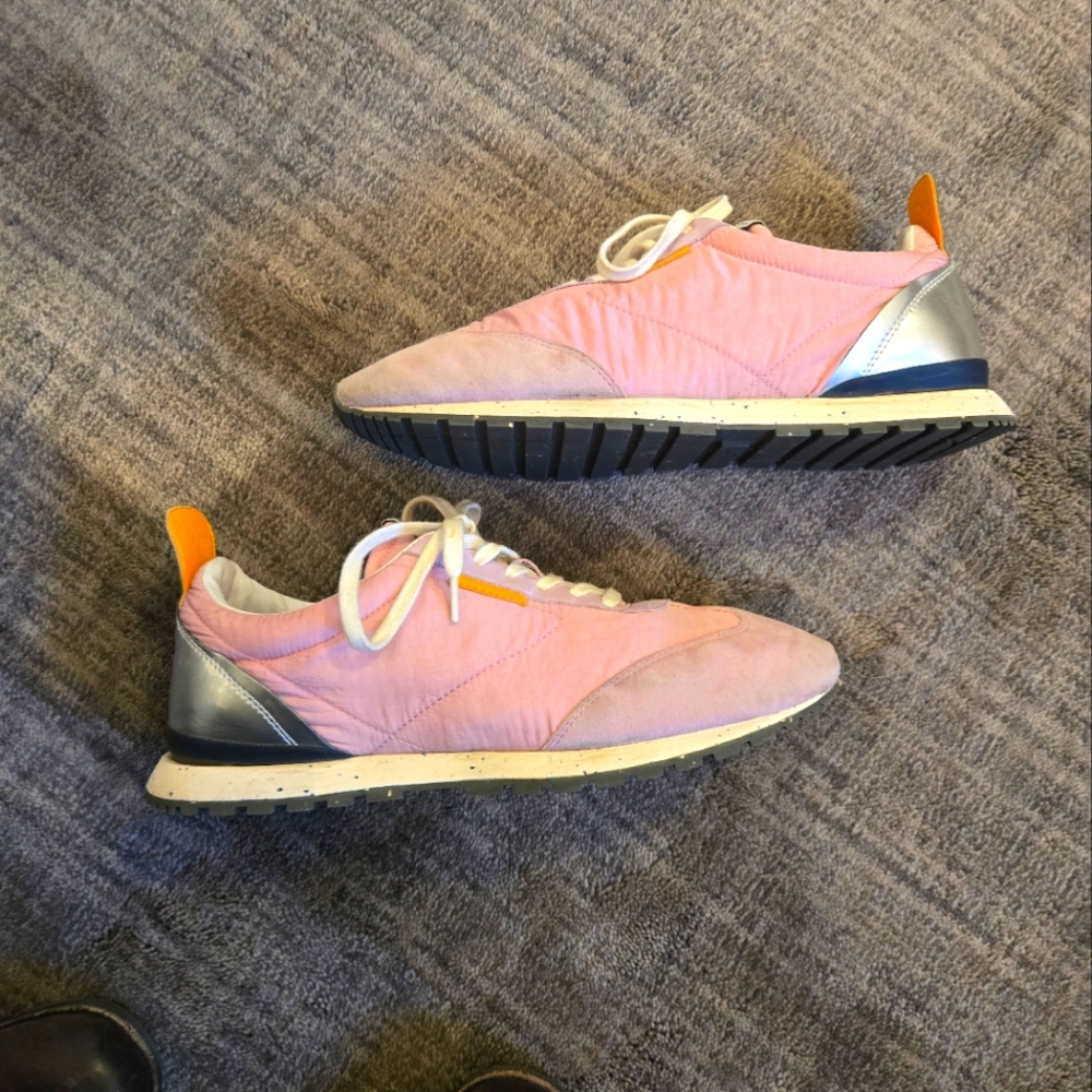 Light pink Oncept sneakers